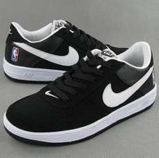 �Ϳ˱�־Ϊ��ɫ�ĺ�ɫ���Ϳ�������Ь