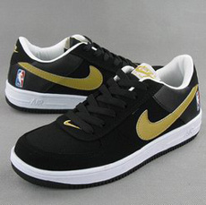 �Ϳ˱�־Ϊ��ɫ�ĺ�ɫ���Ϳ�������Ь