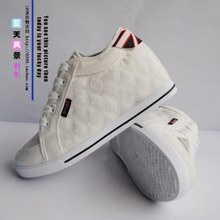 ����Ϊ9056�İ�ɫС��������Ь