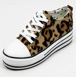 11���¿�6�۳��۵�Ůʿ������Ь�أ���ɫ��